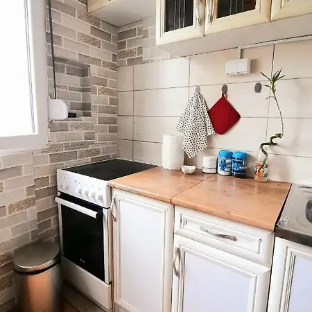 Cozy, Charming One Bedroom *