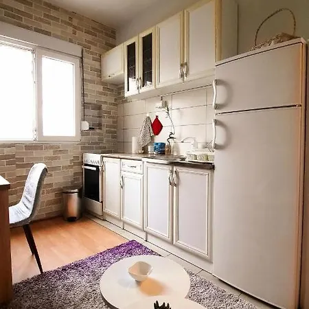 Cozy, Charming One Bedroom Apartman Podgorica
