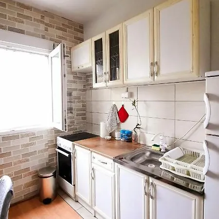 Apartman Cozy, Charming One Bedroom *