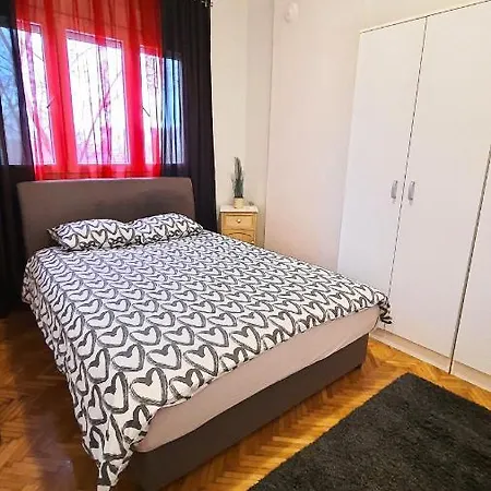 Cozy, Charming One Bedroom Подгорица
